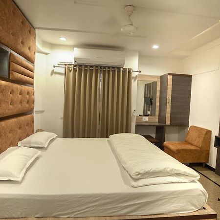 Hotel Shertown Ahmedabad Eksteriør bilde