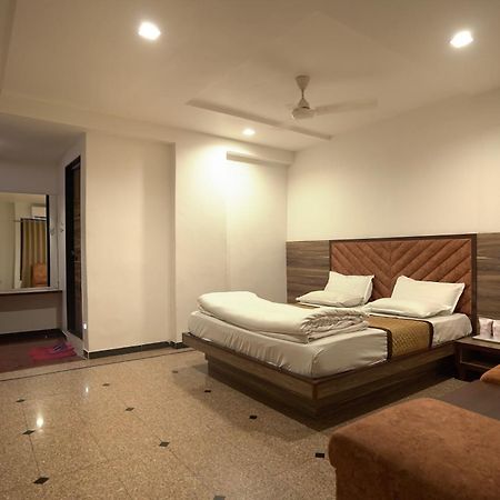 Hotel Shertown Ahmedabad Eksteriør bilde