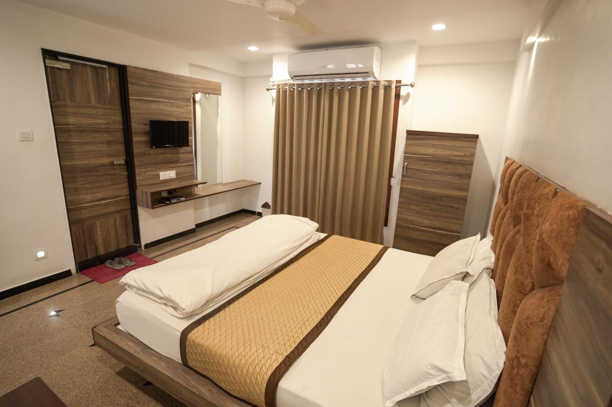 Hotel Shertown Ahmedabad Eksteriør bilde