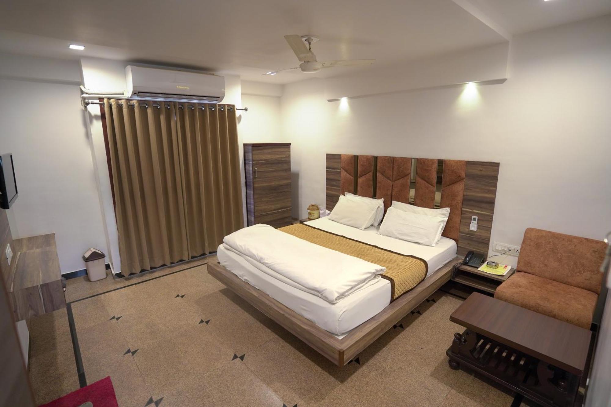 Hotel Shertown Ahmedabad Eksteriør bilde