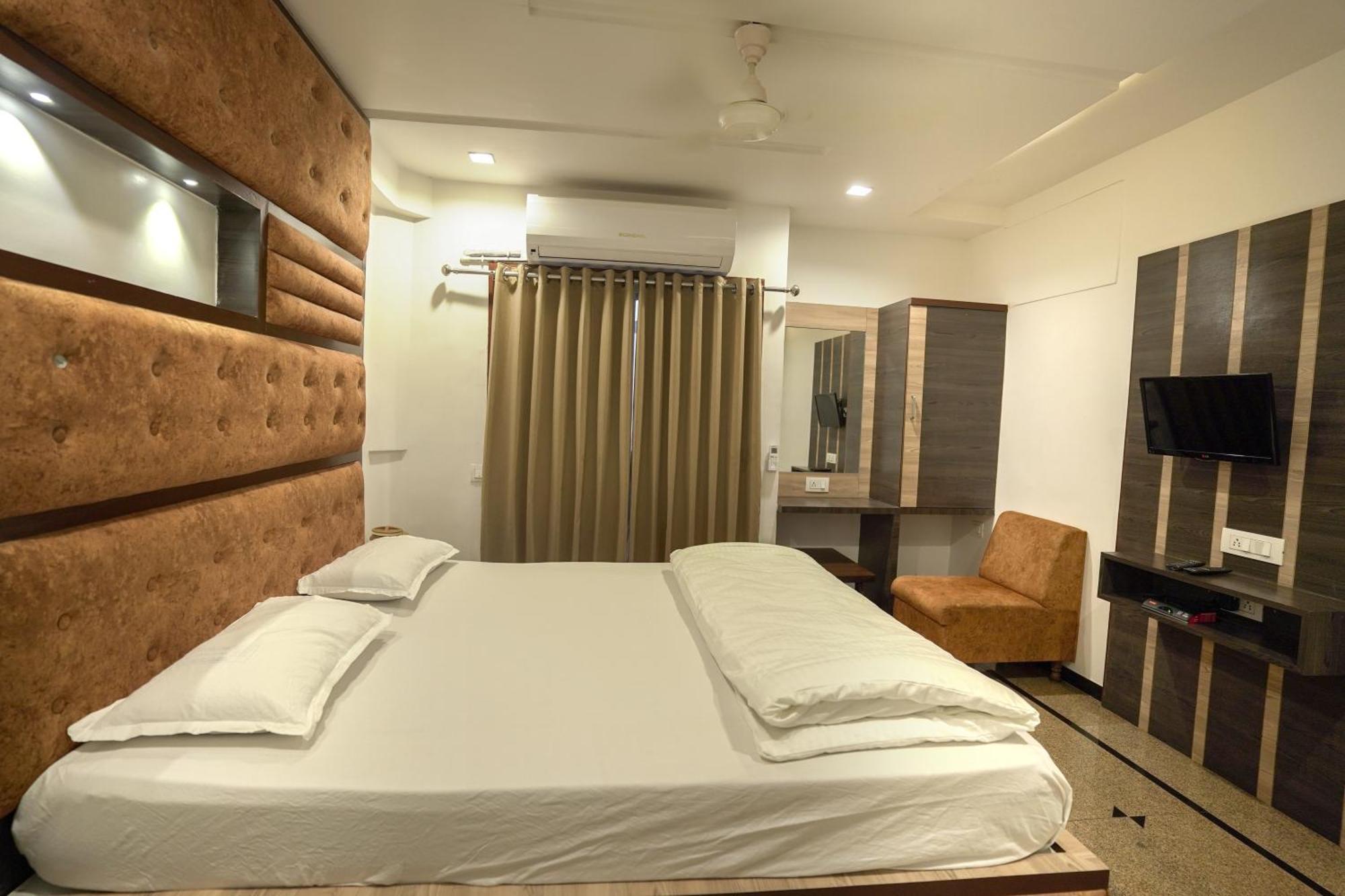 Hotel Shertown Ahmedabad Eksteriør bilde