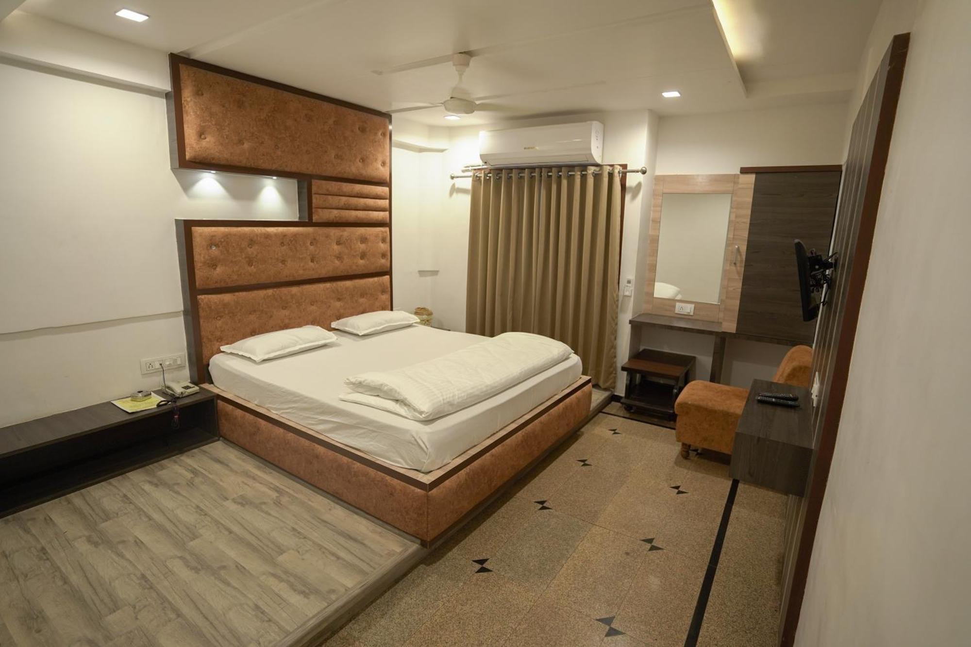 Hotel Shertown Ahmedabad Eksteriør bilde