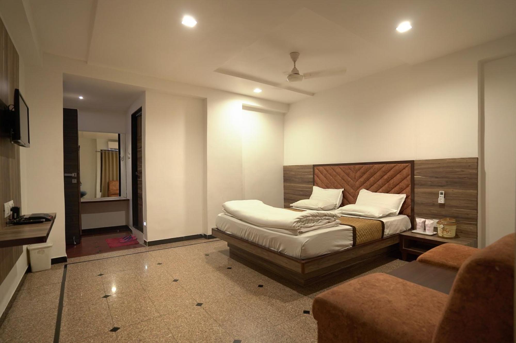 Hotel Shertown Ahmedabad Eksteriør bilde