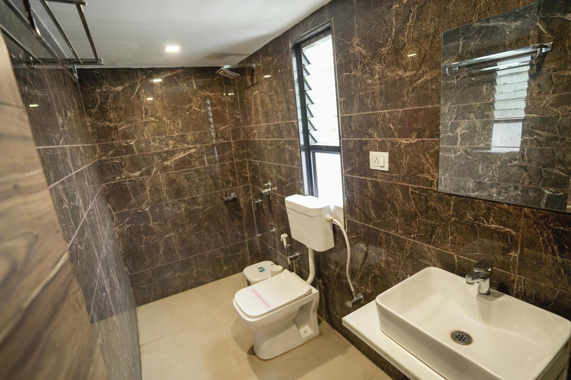 Hotel Shertown Ahmedabad Eksteriør bilde