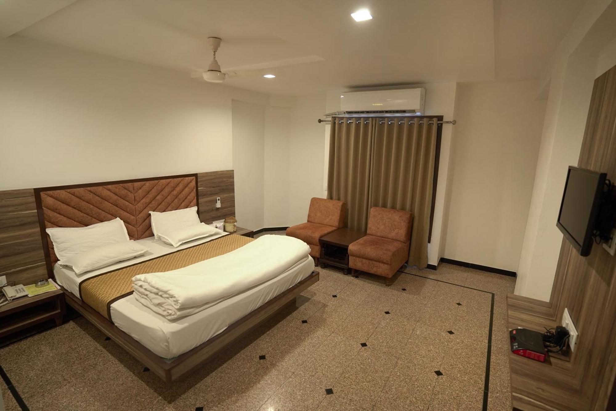 Hotel Shertown Ahmedabad Eksteriør bilde