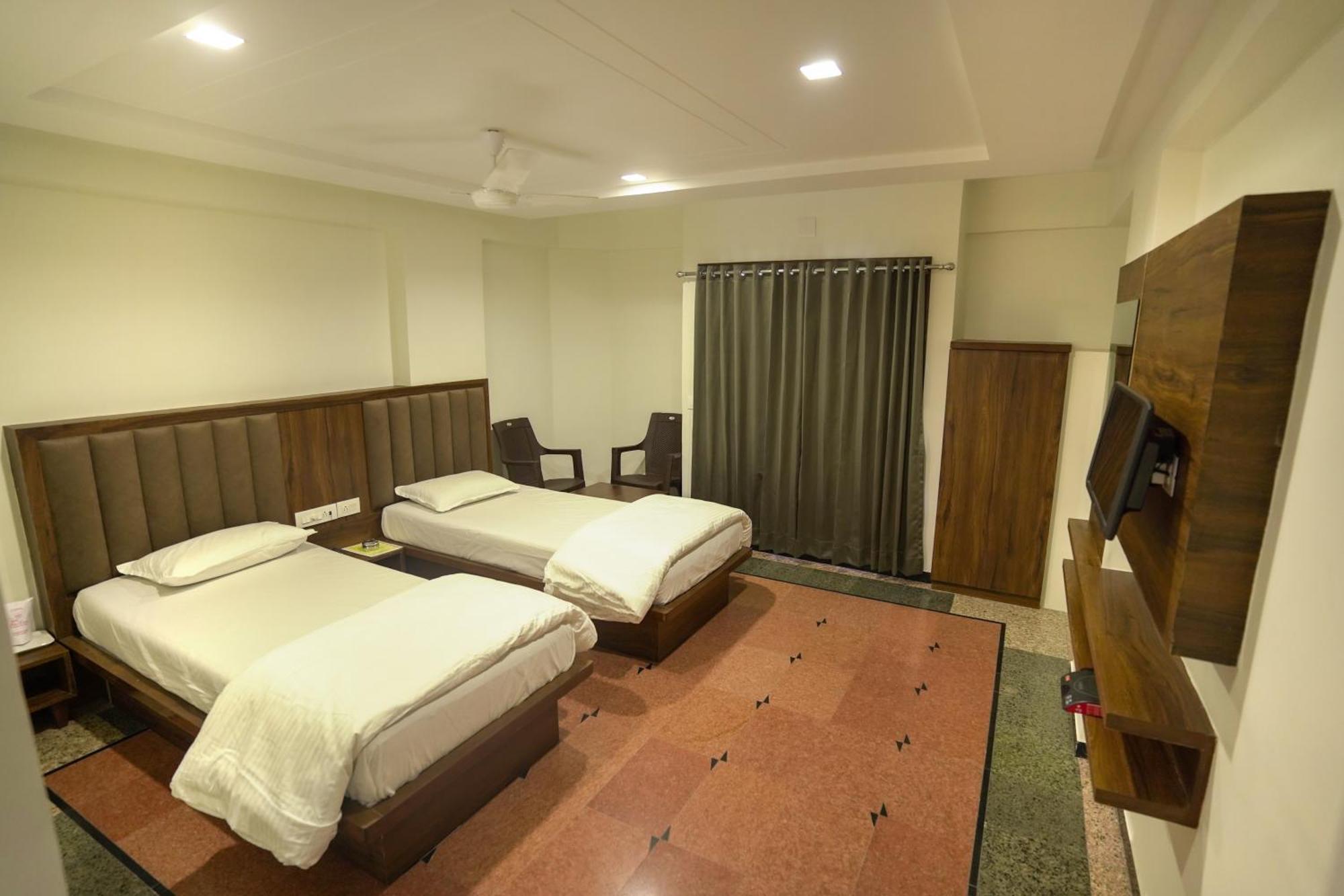 Hotel Shertown Ahmedabad Eksteriør bilde
