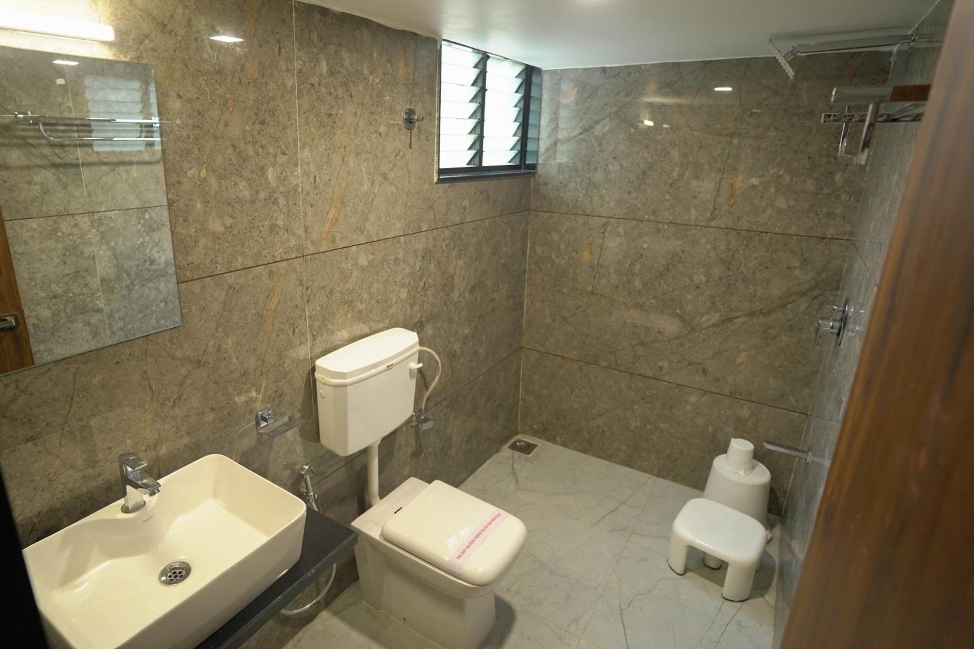 Hotel Shertown Ahmedabad Eksteriør bilde
