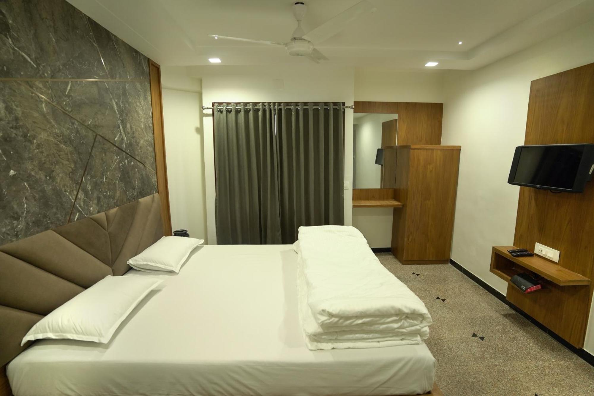 Hotel Shertown Ahmedabad Eksteriør bilde