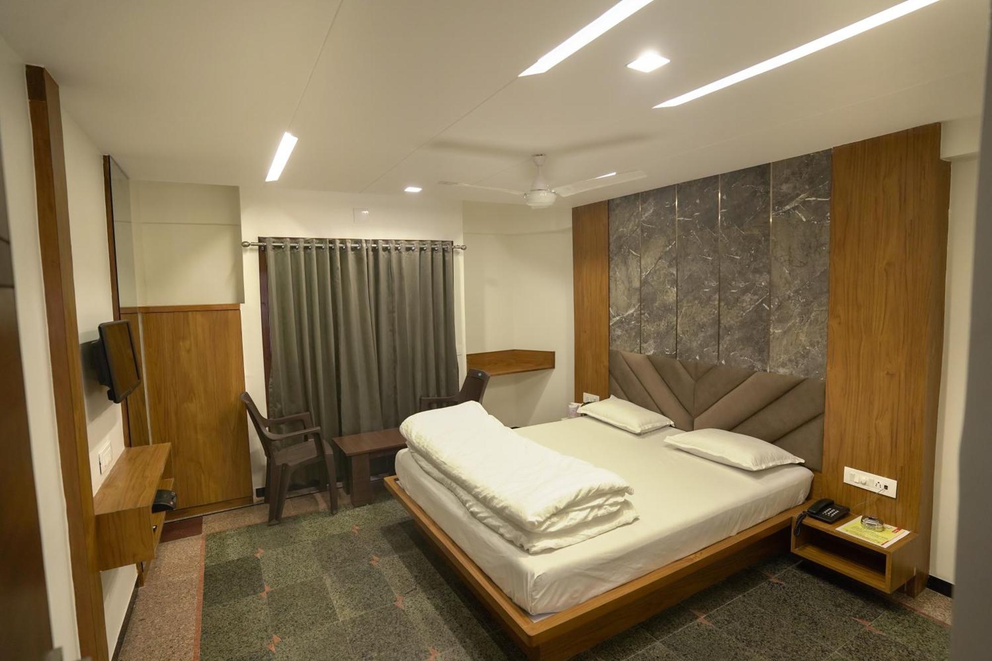 Hotel Shertown Ahmedabad Eksteriør bilde