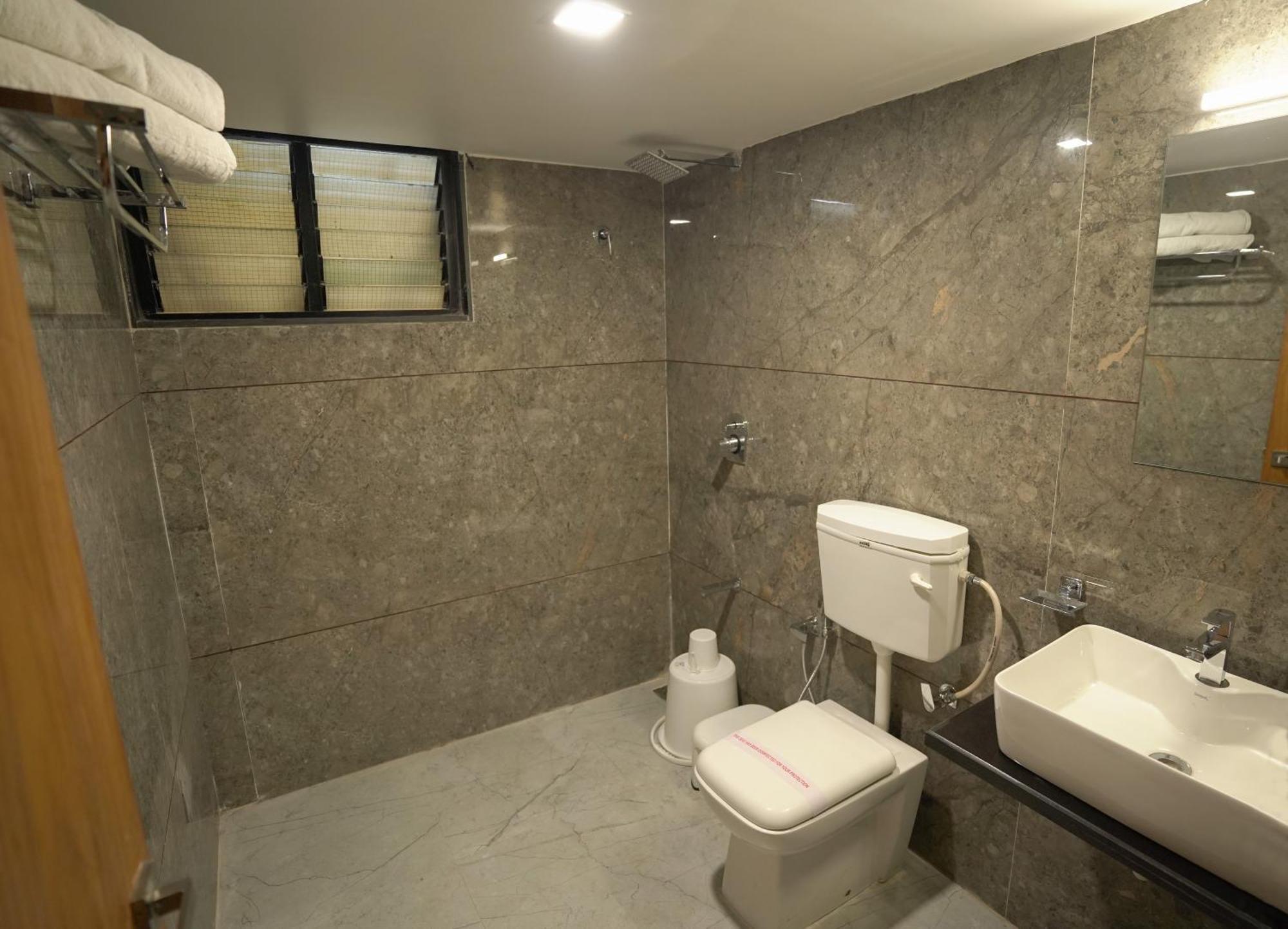 Hotel Shertown Ahmedabad Eksteriør bilde