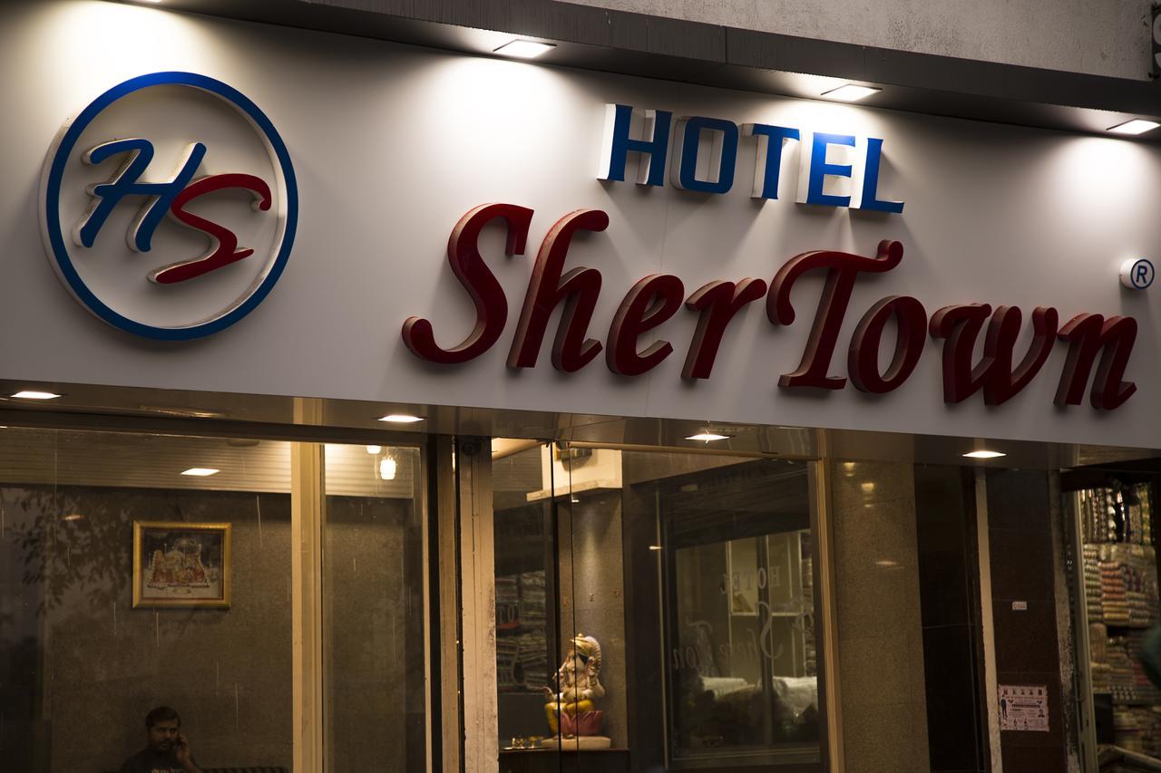 Hotel Shertown Ahmedabad Eksteriør bilde